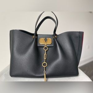 VALENTINO GARAVANI
Vlogo Escape medium tote, black, NWT